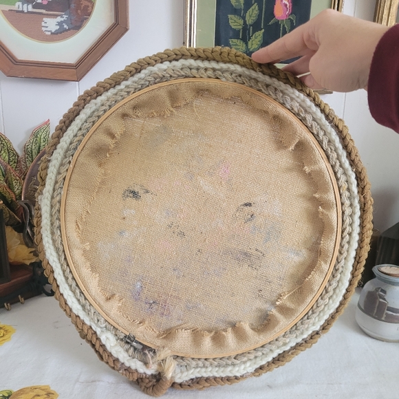 Orginal Acrylic Painting on Burlap Macrame Boarder Round Artist Signed - Picture 8 of 10